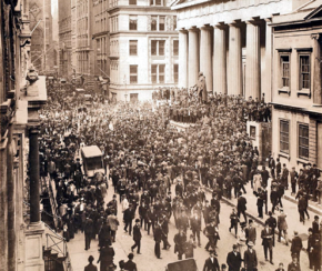 Image of a crowd outside a bank during the 1907 bank panic